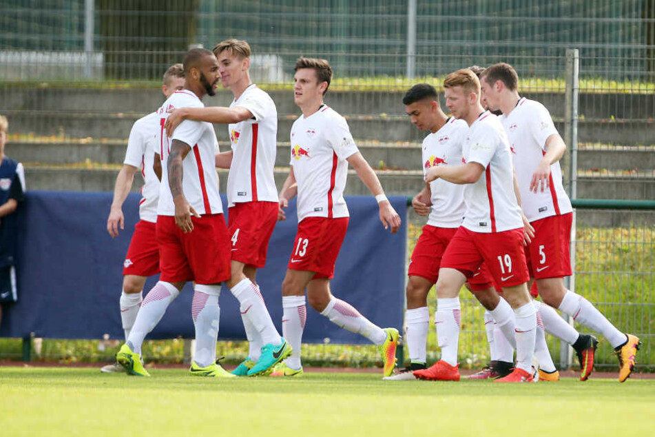 Die Nachwuchsbullen beim Regionalligaspiel gegen den FC Schönberg.