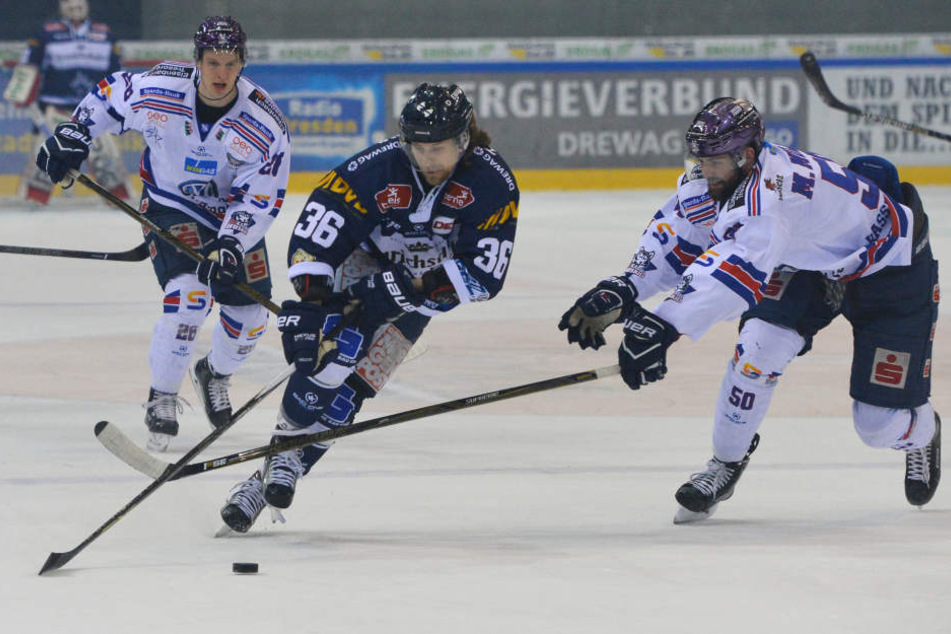 Eislöwen-Kapitän René Kramer (M.) fand im Heimspiel gegen Kassel, keinen Weg die Huskies auszutricksen. Klappt es dafür am Freitag in Hessen?