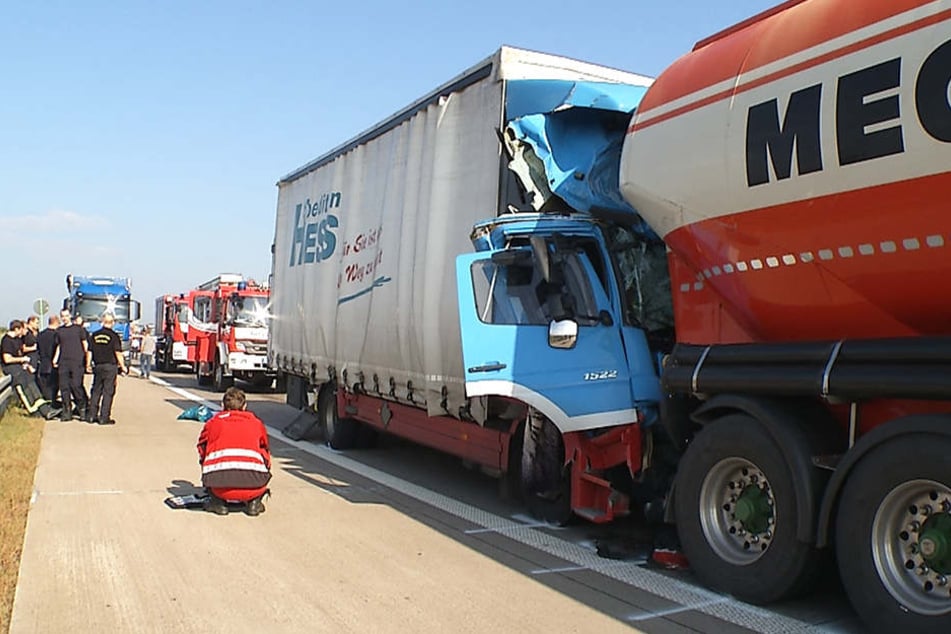 Der Lkw war gegen 8.55 Uhr auf ein Stauende aufgefahren.