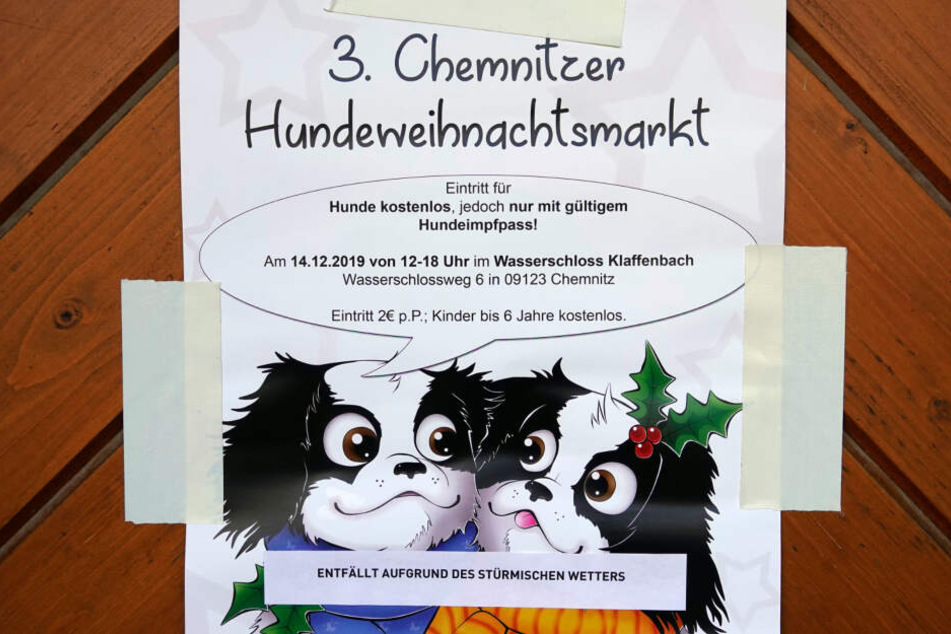 So wurde für das Stattfinden des Hundeweihnachtsmarktes geworben. Später auch für dessen Absage.