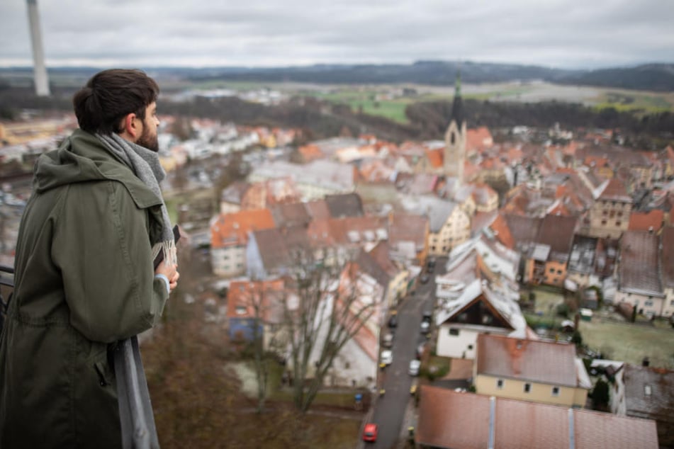 Der 31-Jährige Stadtschreiber schaut über die Stadt Rottweil.