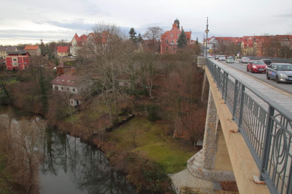 Eine Silvesterrakete, die von der Friedensbrücke fiel, sorgte für einen Prozess am Amtsgericht.