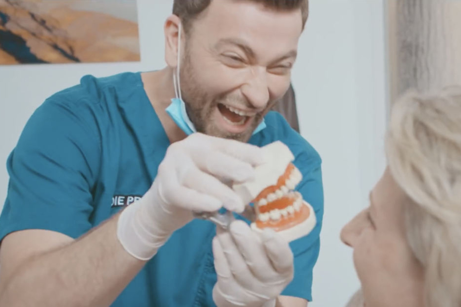 Dieser Werbespot mit untergetauchten Marteria-Mafioso in einer Zahnarztpraxis hat seine Wirkung nicht verfehlt.