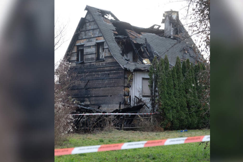 Ausgebrannt - von dem Einfamilienhaus blieb nur noch eine Ruine übrig.