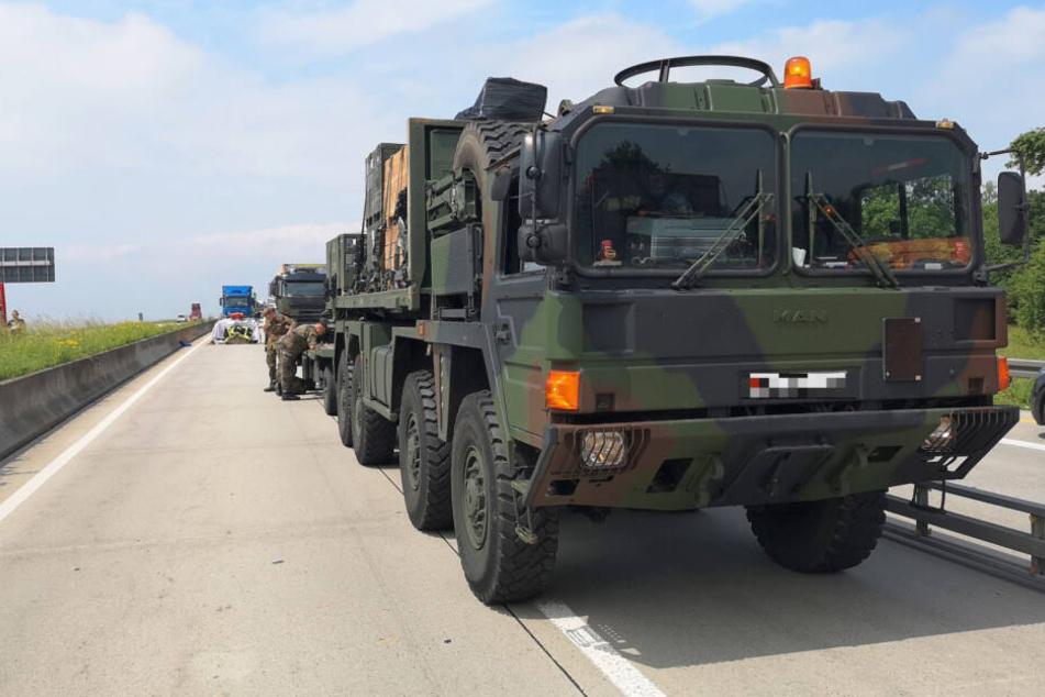 Auch die Soldaten eines zweiten Fahrzeugs hatten versucht, dem Fahrer zu helfen.