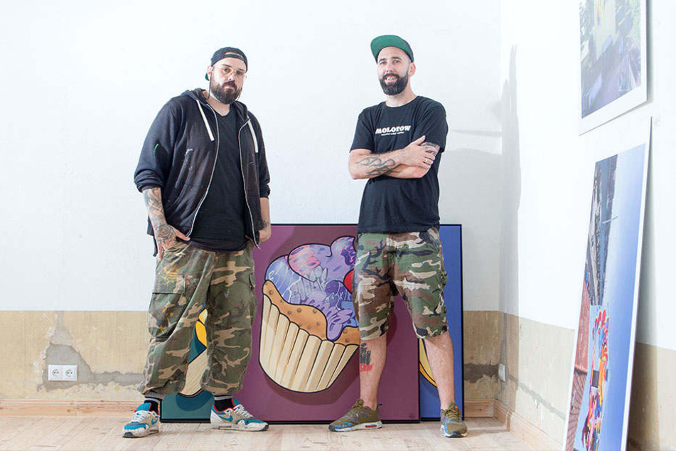 Pablo "Hombre" Fontagnier (36, l.) und André "Boogie" Morgner (41) stellen als Streetart-Duo "HomBoog" in der Rebel Art Galerie einen Querschnitt ihrer Werke aus.