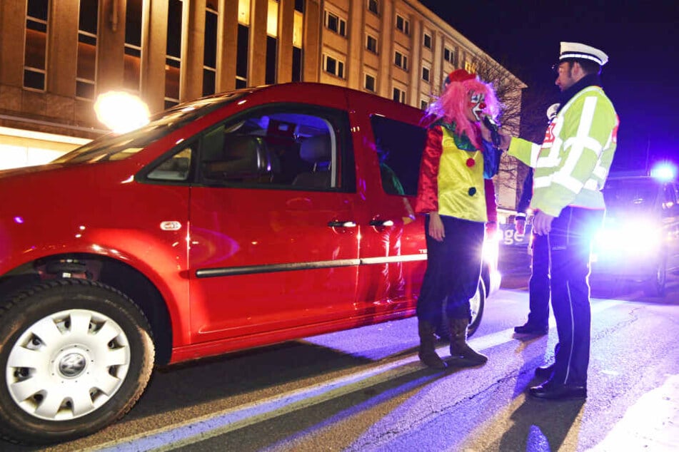Verkehrskontrollen finden an Karneval vielerorts verstärkt statt (Symbolbild).