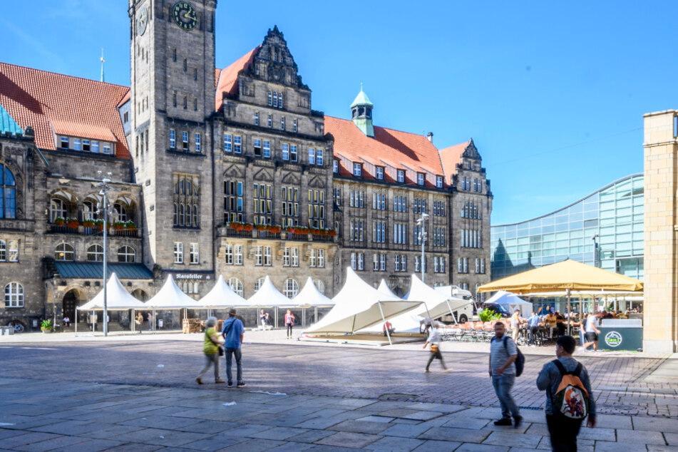 Chemnitz: Rangelei am Neumarkt: Frau klaut Kleidung aus Kaufhaus