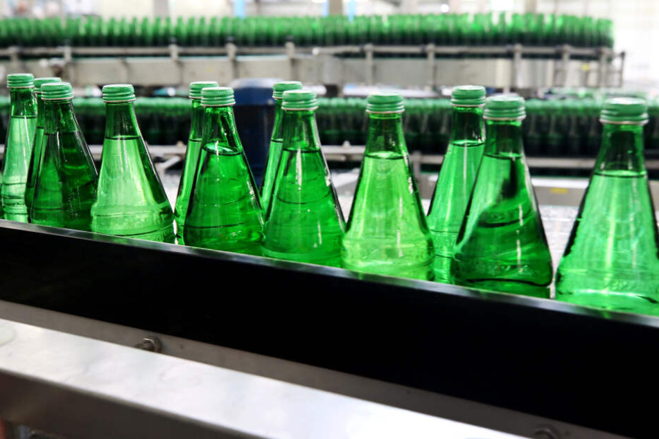 Der Absatz bei Mineralwasser ist wegen der Hitze im Sommer erneut gestiegen.