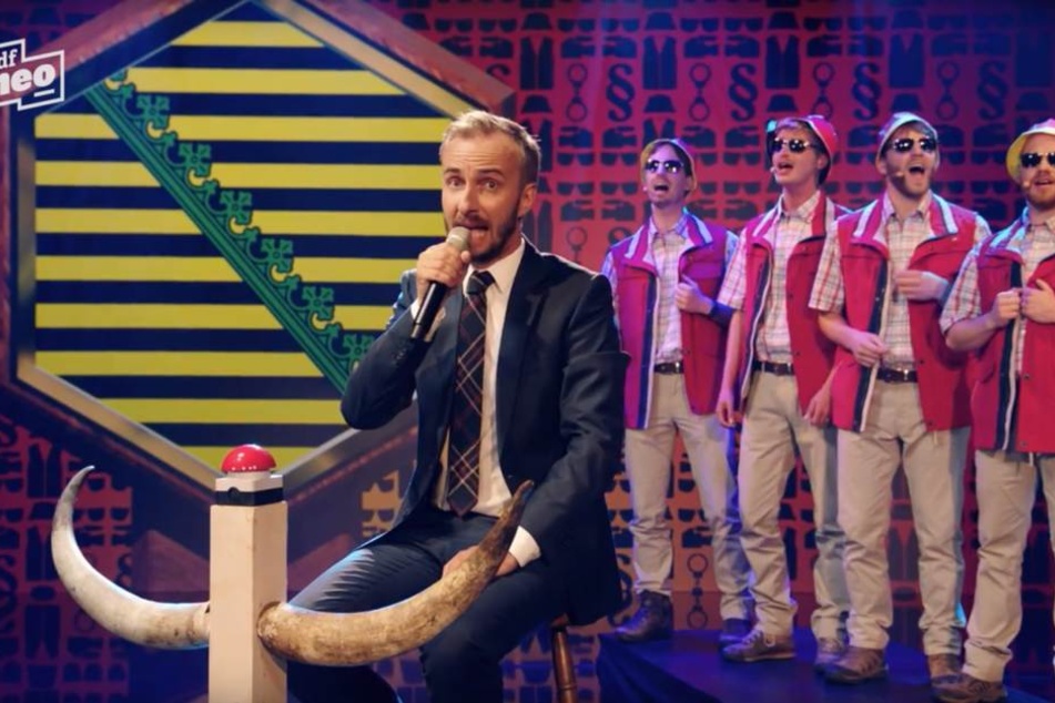 Böhmermann lässt per Button den Hutbürger "mitsingen".