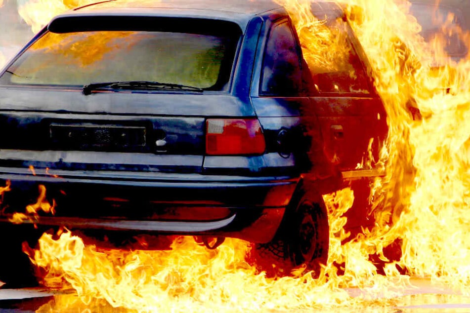 Unfall A13: Mann sitzt in brennendem Auto fest: Doch er hat einen Schutzengel