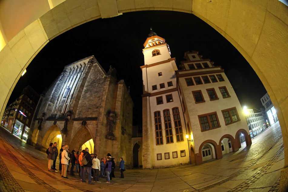Bei der Stadtführung "24 Fenster, Tore und Portale" könnt Ihr Chemnitz als Adventskalender entdecken.
