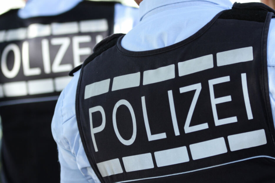 Der Mann erbeutete Schmuck und Bargeld (Symbolfoto).