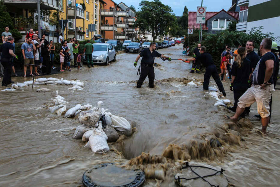 Die Wassermassen strömten durch die Straßen der Stadt Hagen.