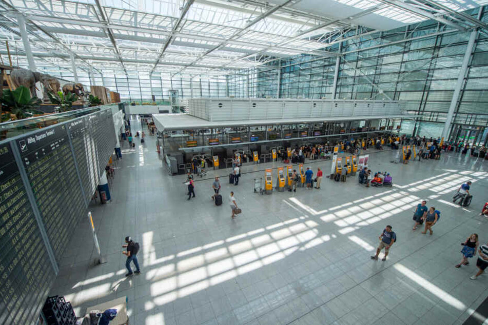 Bei der Sicherheitskontrolle am Flughafen München bemerkten die Beamten den verbotenen Gegenstand. (Symbolbild)