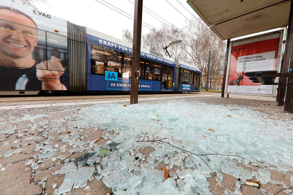 Die Haltestelle Tschaikowskistraße ist mehrfach von Vandalen zerstört worden. Jetzt verstärkt der Stadtordnungsdienst seine Streifen in der Gegend.