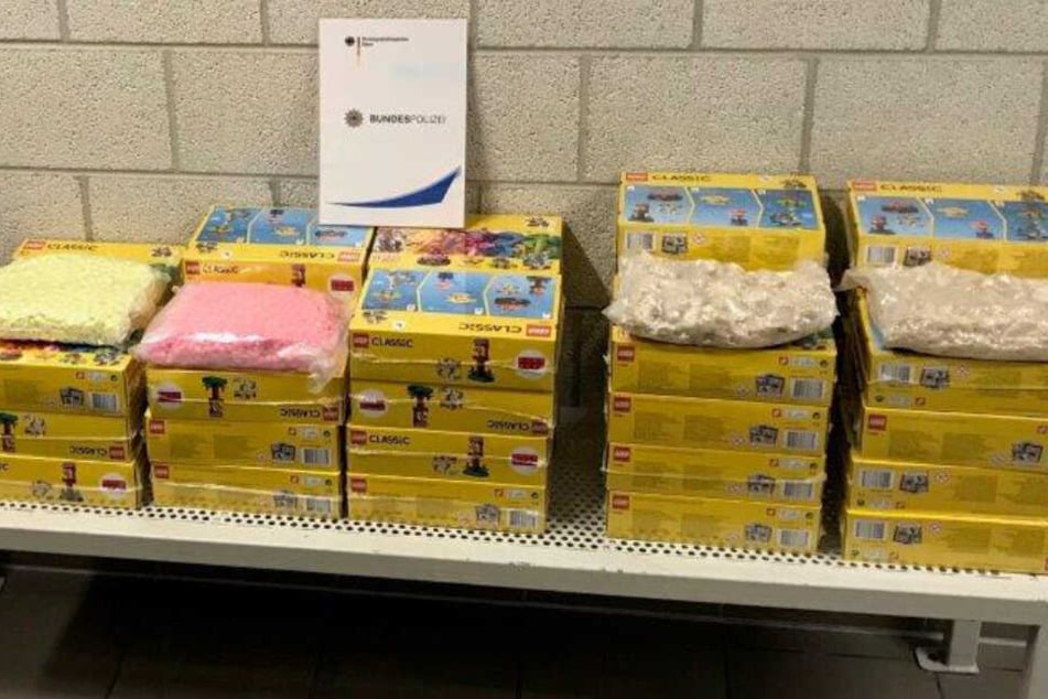 Insgesamt 83 Kilogramm befanden sich in dem Lego-Kartons.