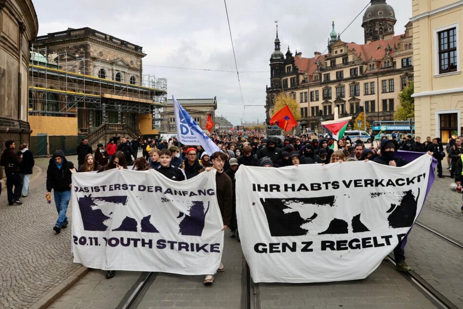 Der Protestmarsch läuft.