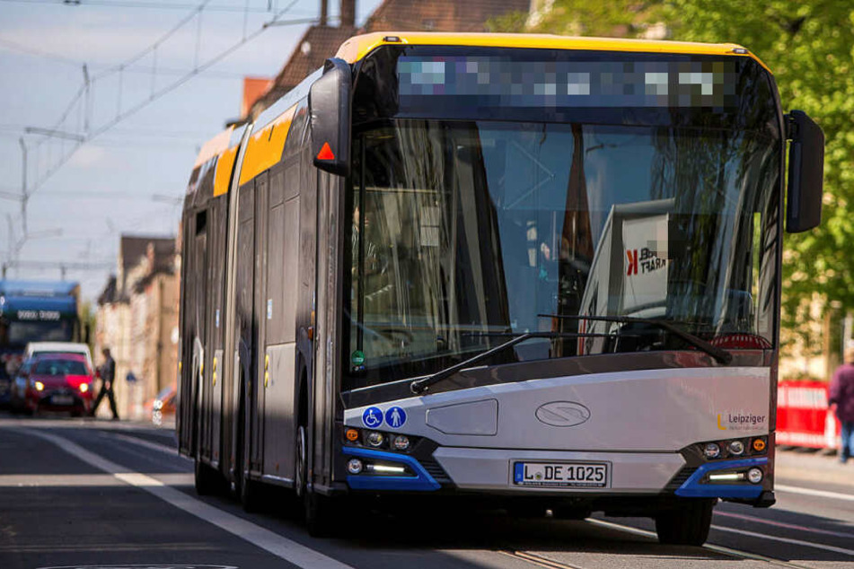 Ein Fahrgast (36) hat einem LVB-Busfahrer (56) gedroht, ihn zu erschießen. (Symbolbild)