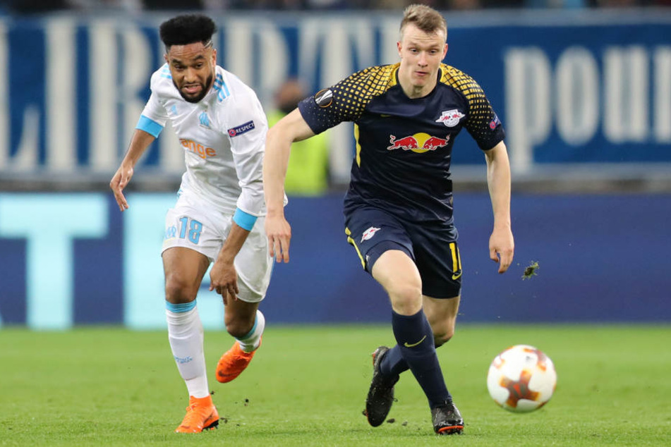 Lukas Klostermann (22, r.) soll nicht nur das Interesse der AS Rom geweckt haben, sondern bei den Italienern Wunschkandidat sein.