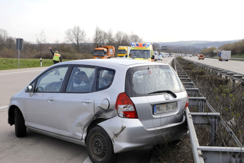 Bei dem Unfall wurden zwei Personen verletzt.
