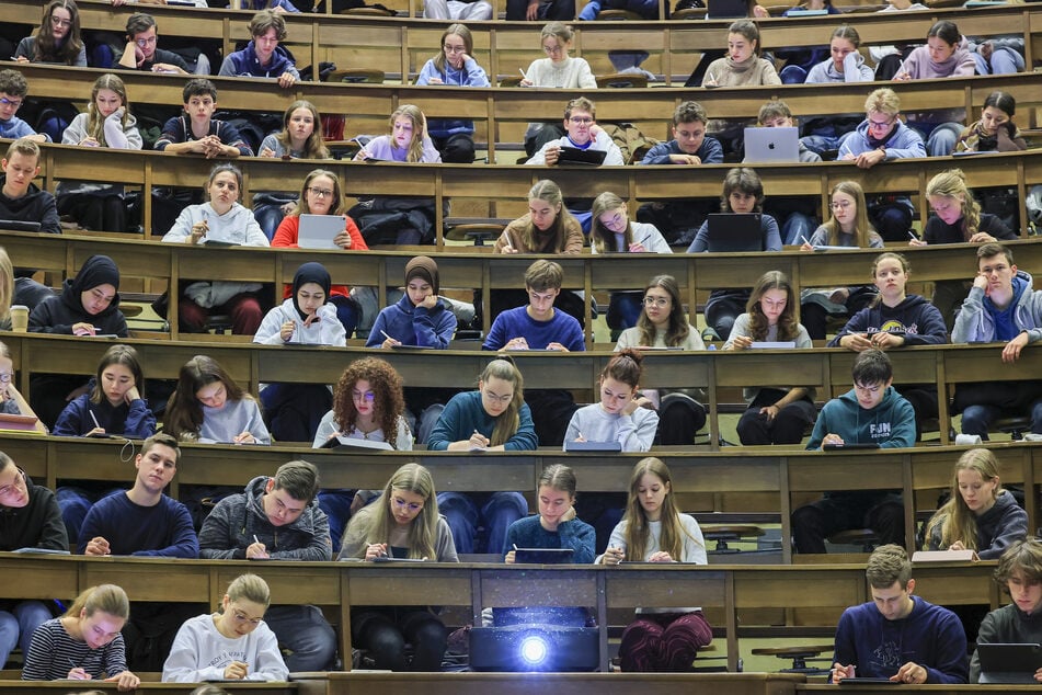 Die Hochschulen in NRW befürchten durch die Kürzungen Personalmangel und mangelnde Studienangebote. (Symbolfoto)