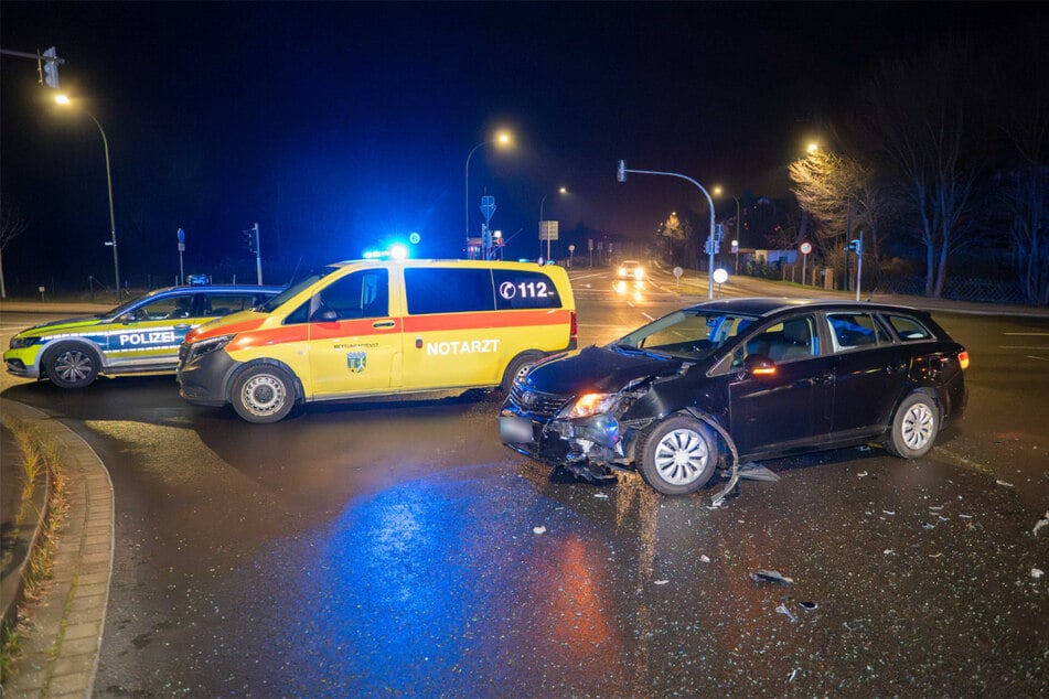 In Markkleeberg krachten in der Nacht zu Mittwoch zwei Autos zusammen.