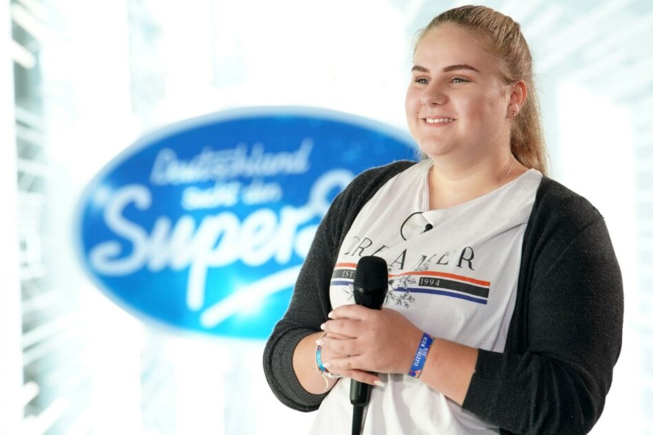 Ohne ihre Familie will Estefania Wollny (16) mit ihrer Stimme überzeugen.