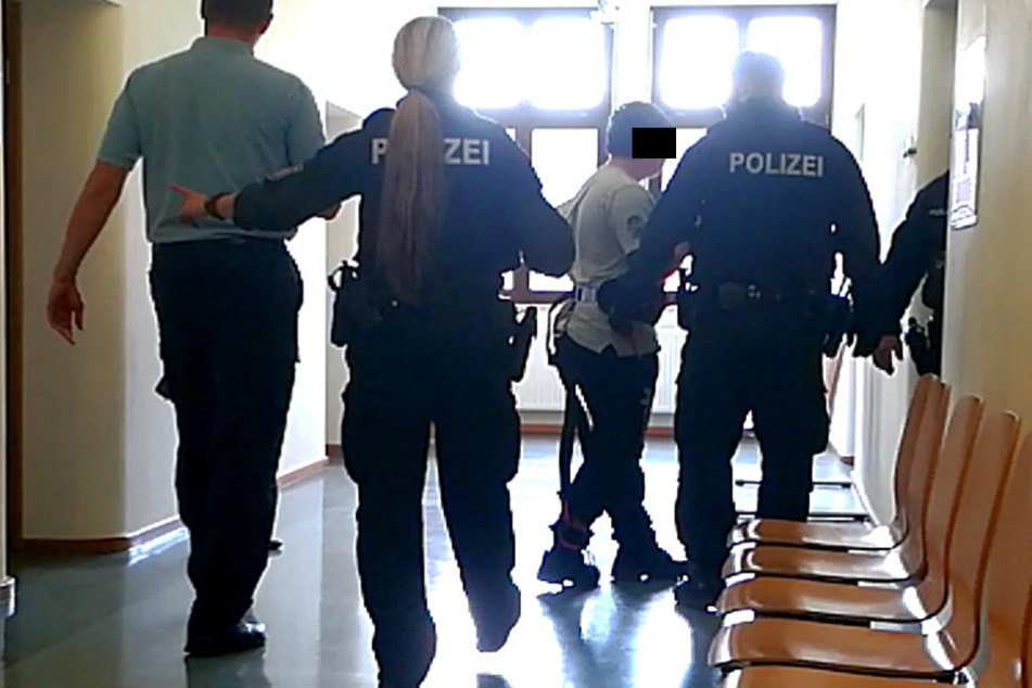 Der Schüler sitzt nun in Untersuchungshaft.
