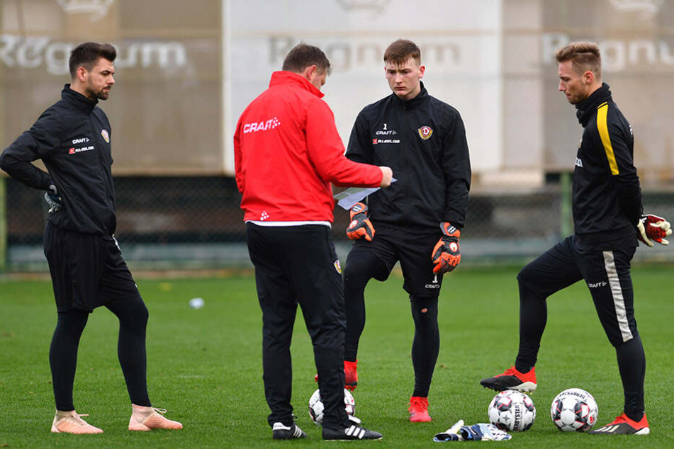 Brano Arsenovic (2.v.l.) und seine Torleute. Patrick Wiegers, Markus Schubert und Tim Boss. Während "Schubi" Dynamo verlässt, haben Wiegers und Boss noch Vertrag bei den Schwarz-Gelben.