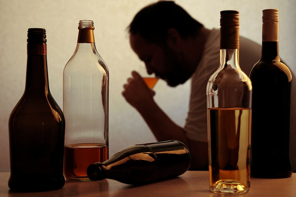 Etliche Krankheiten, darunter etwa Herz- und Kreislauferkrankungen, sind eine Todesfolge von zu viel Alkoholkonsum
