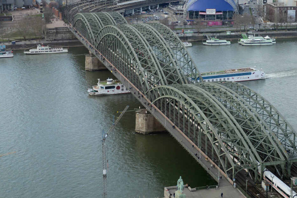 Die Hohenzollernbrücke in Köln.