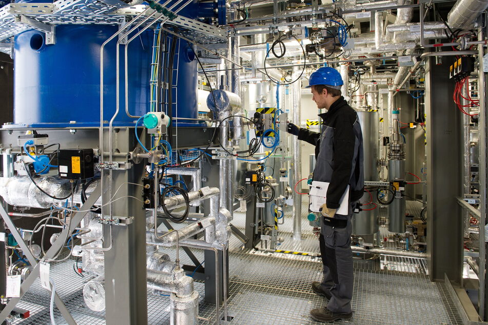 Großauftrag für Sunfire - die Dresdner bauen zehn Elektrolyseure für eine Raffinerie.