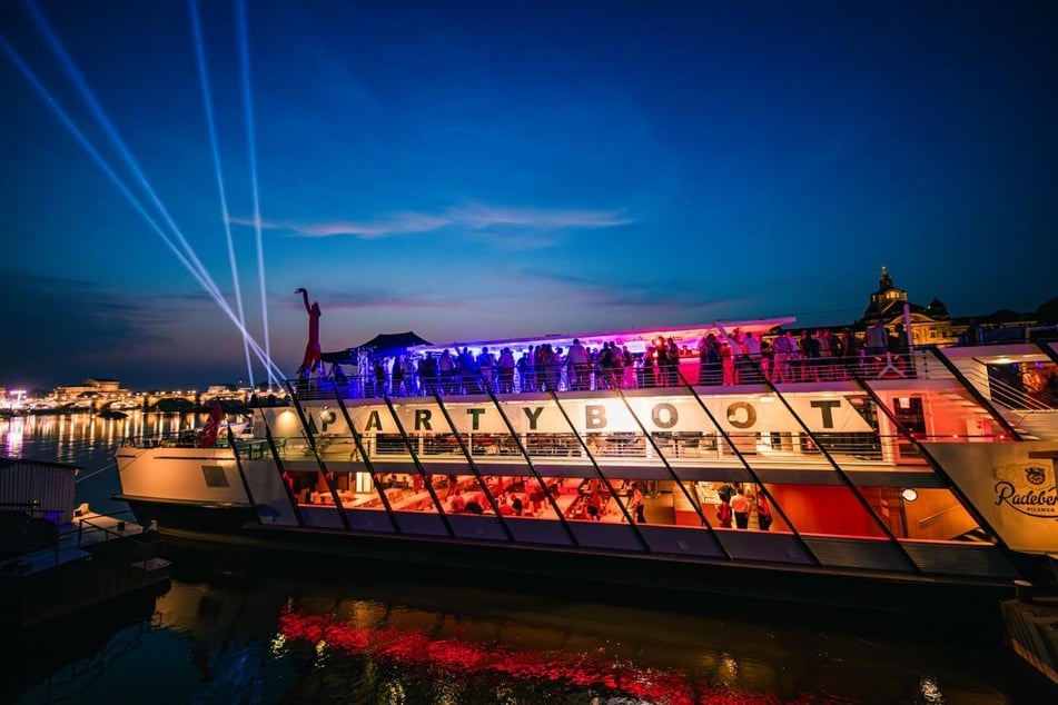 Am gestrigen Freitag stand traditionell zum Stadtfest die Party auf dem TAG24-Houseboot an.