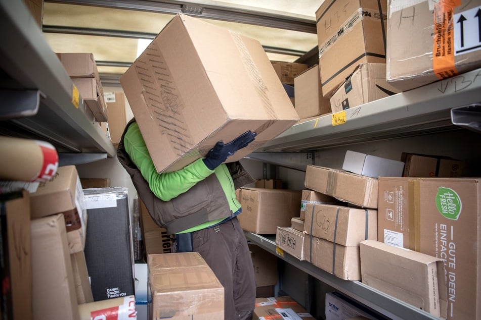 Leisten einige Paketzusteller etwa unbezahlte Arbeit? (Symbolbild)