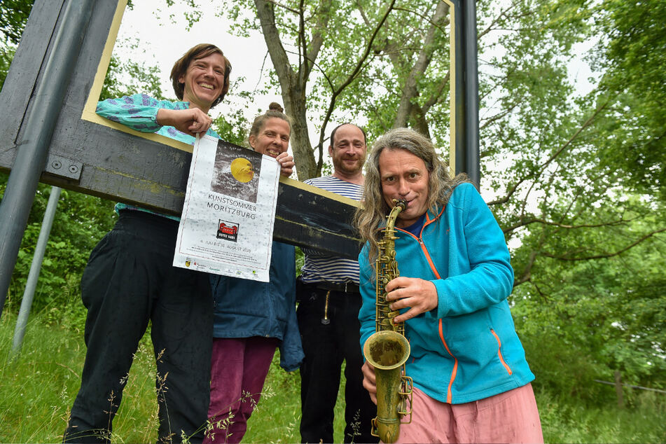 Die Künstler Alexandra Wegbahn (42), Manuela Henschke (42), Michael Melerski (57) und Hartmut Dorschner (50, v.l.) freuen sich auf die Besucher des Kunstsommers.