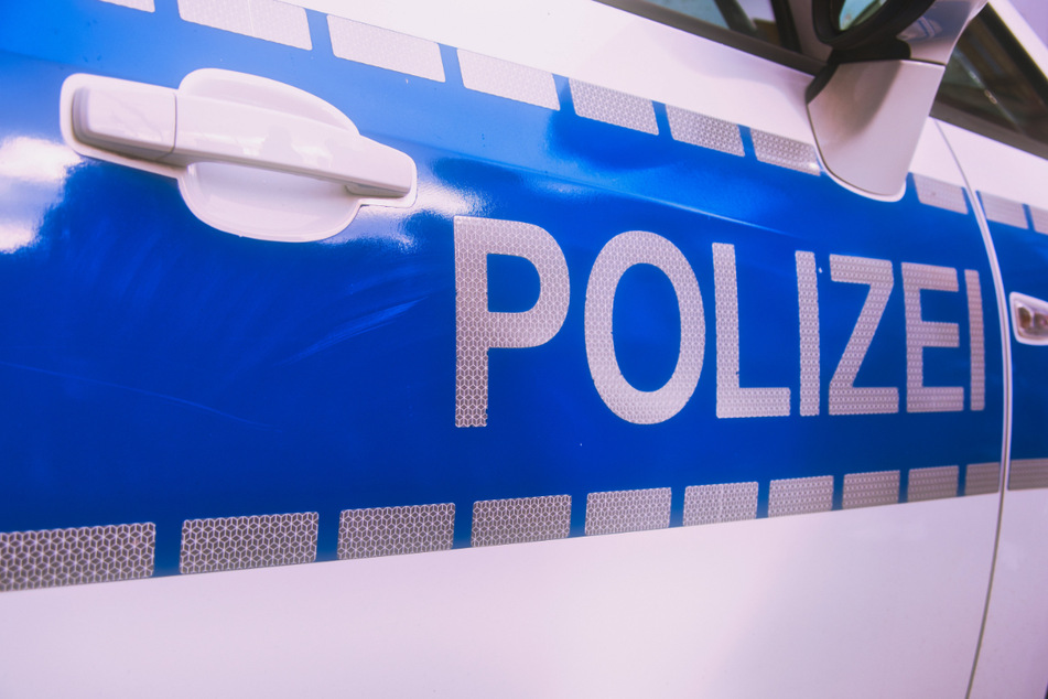 Die Einsatzkräfte suchten in der Luft und auf dem Boden nach Hinweisen. Eine Person konnte jedoch nicht gefunden werden. (Symbolfoto)