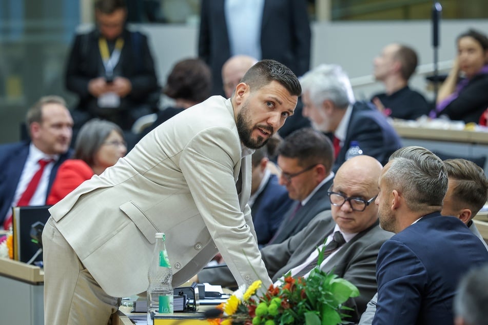 Die Landtagsjuristen sehen Tobias Rauschs (35, AfD) Doppelrolle kritisch.