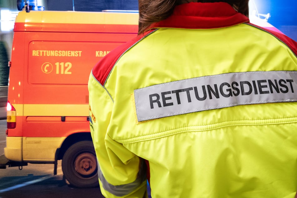 Der schwer am Kopf verletzte E-Scooter-Fahrer wurde in eine Klinik gebracht. Noch ist nicht klar, ob seine Verwundungen eventuell sogar lebensbedrohlich sind! (Symbolbild)