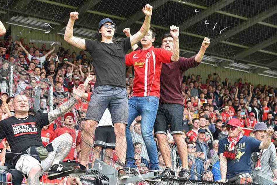 Fans von Energie Cottbus.