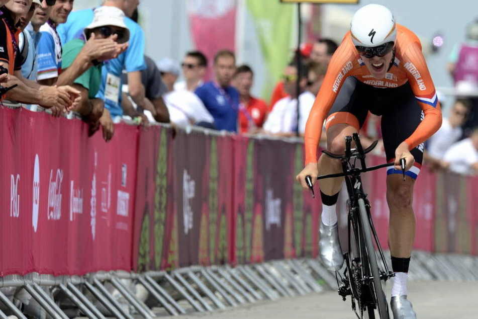 Ellen van Dijk bei einem Straßenrennen in Baku.