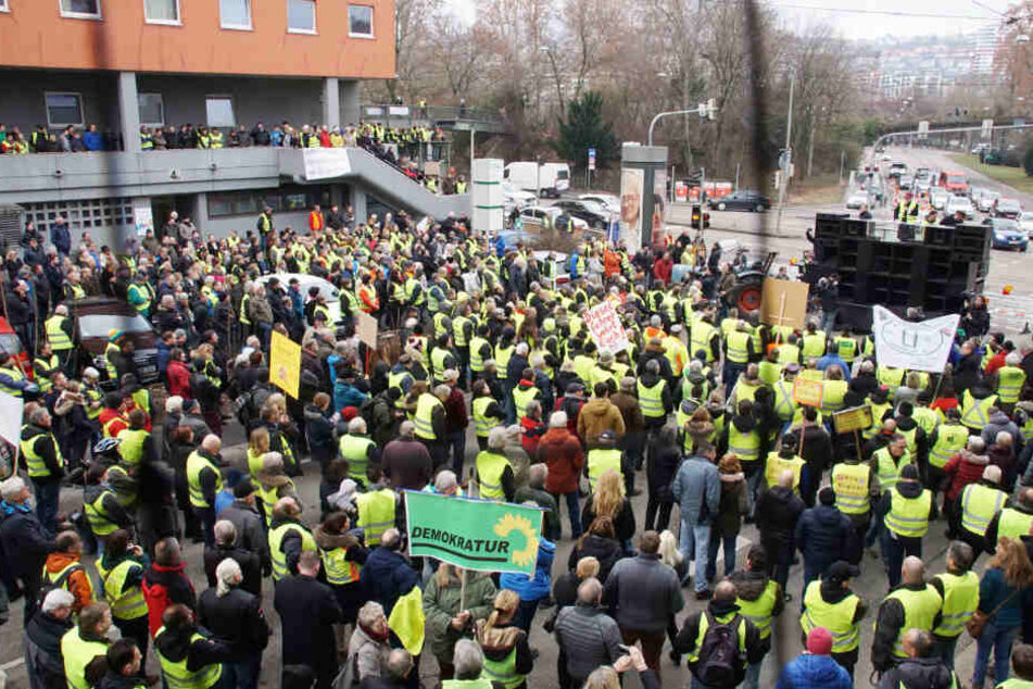 Deutlich zu sehen: Viele Protestierende hatten sich gelbe Westen angezogen.