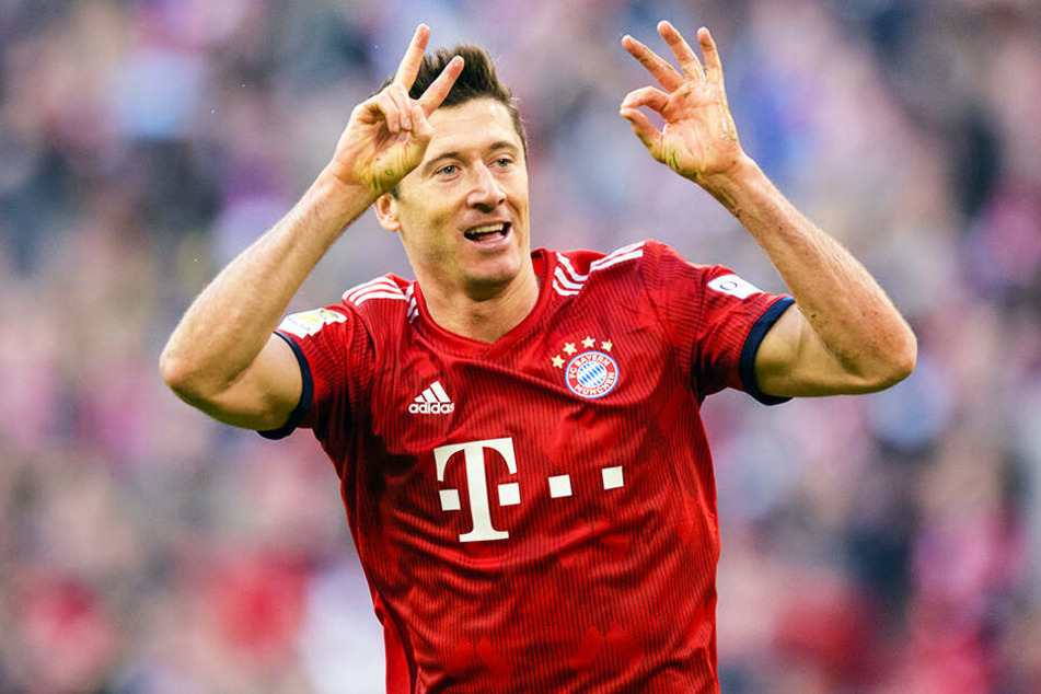 2:0! Robert Lewandowski zeigte das Ergebnis an. Doch die Geste kann auch für sein 20. Saisontor in der Bundesliga oder sein 200. Bundesliga-Tor insgesamt stehen.