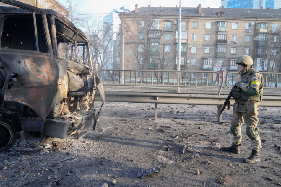 Ein Ende der Gefechte in der Ukraine und der Hauptstadt Kiew ist nicht abzusehen. Wie hoch die Verluste auf beiden Seiten sind, bleibt weiter unklar.