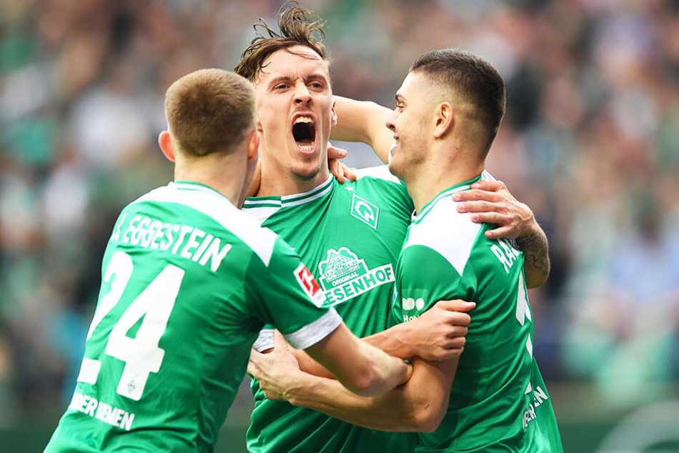 Max Kruse (M.) ist in überragender Form: In den letzten fünf Spielen traf der Bremer Kapitän sechs Mal und bereitete vier weitere Tore direkt vor.