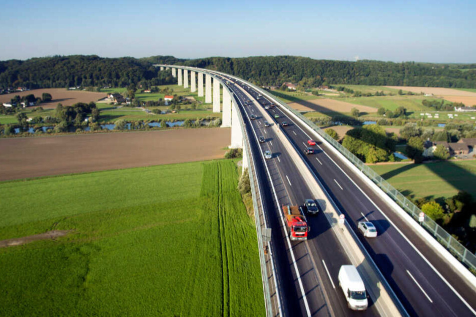 Die Ruhrtalbrücke (A52). Die Straßenbaubehörde NRW hat Reisetipps für den Kurzurlaub in die Niederlande herausgegeben.
