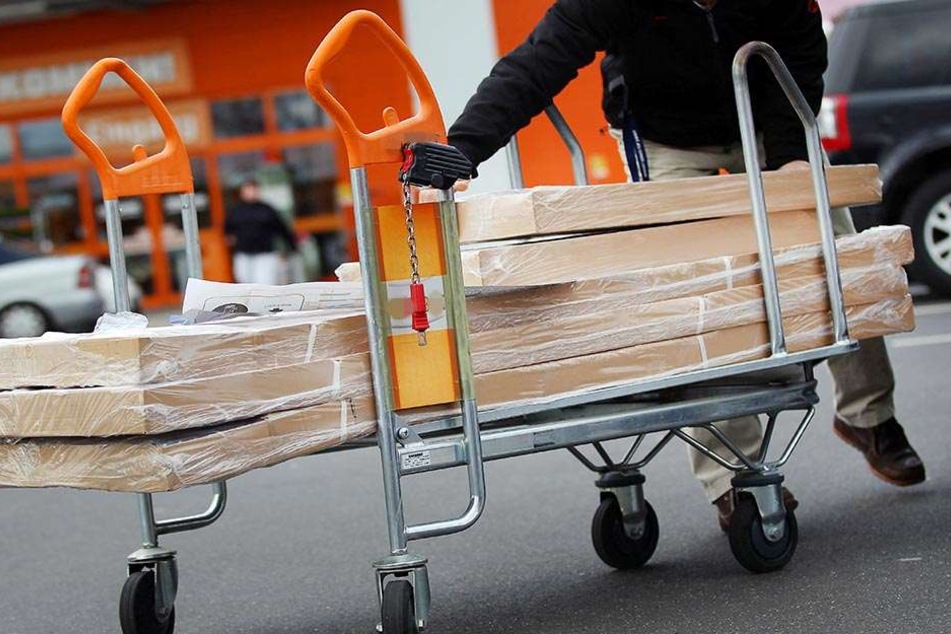 Mehrmals verwiesen Mitarbeiter des Baumarktes den 32-jährigen des Geländes, doch der Mann kam immer wieder zurück (Symbolbild).