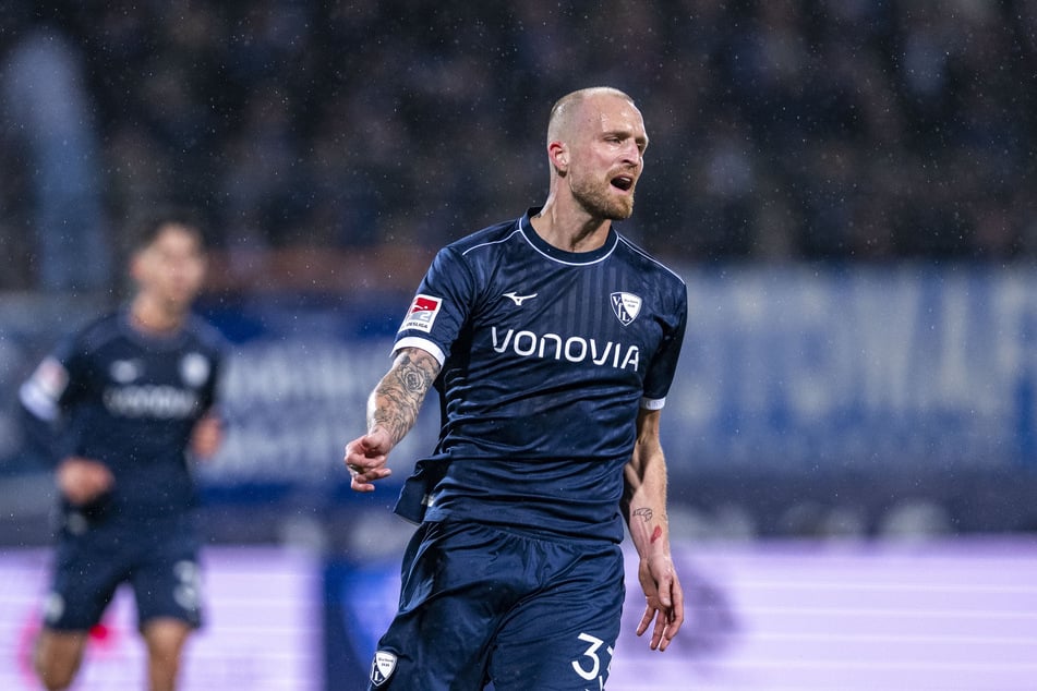 Der VfL Bochum bangt vor dem Auswärtsspiel gegen Dynamo Dresden um den Einsatz von Top-Scorer Philipp Hofmann (33).