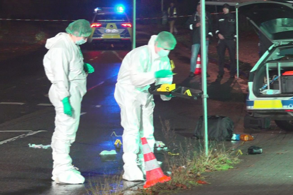 Ein 25-jähriger Mann hat am Montagabend in Delmenhorst zwei Polizisten mit einer Axt angegriffen. Er wurde niedergeschossen und schwer verletzt.