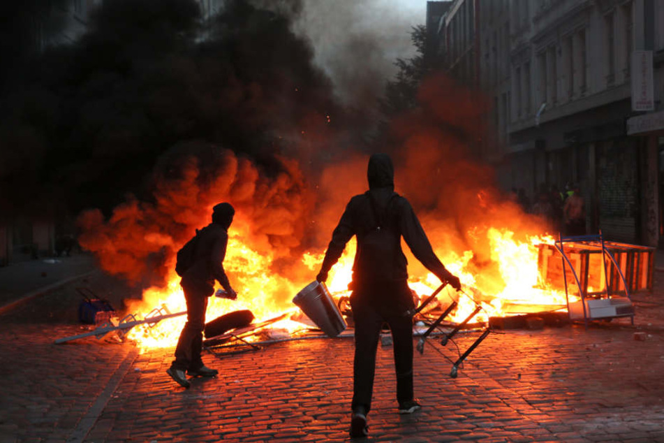 Brennende Barrikaden auf der Sternschanze waren ein Tiefpunkt der Proteste gegen den G20-Gipfel im vergangenen Jahr in Hamburg (Archivbild).
